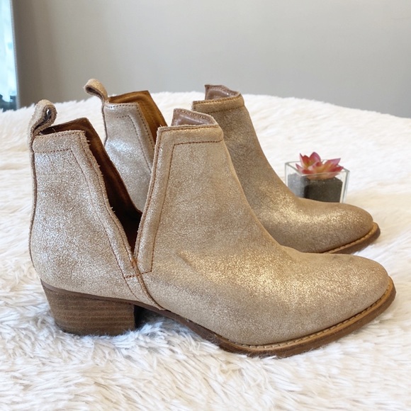 - DIBA Later On V Cut Out Metallic gold shimmer heel ankle bootie women’s 6 - Picture 3 of 10